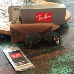 Women’s aviator raybans